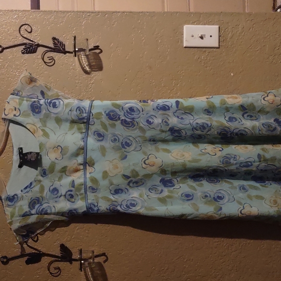 Dress - Picture 2 of 4